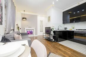 Atmospheric Mariensztat by Renters