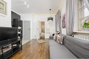 Atmospheric Mariensztat by Renters