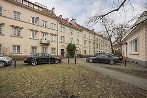 Atmospheric Mariensztat by Renters