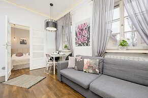 Atmospheric Mariensztat by Renters