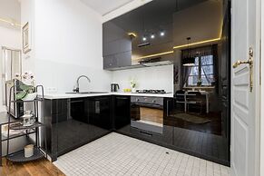 Atmospheric Mariensztat by Renters