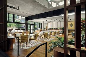 Moxy Boulder University