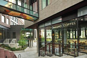 Moxy Boulder University