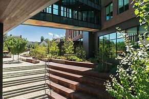 Moxy Boulder University