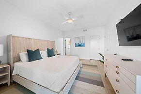 Shipwatch Riverside E204