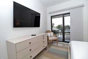 Shipwatch Riverside E204