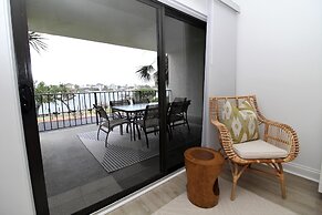 Shipwatch Riverside E204