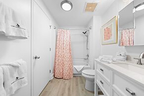 Shipwatch Riverside E204