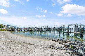 Phoenix on the Bay 1228