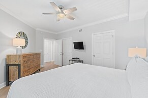 Phoenix on the Bay 1228