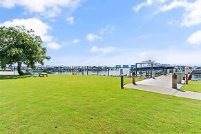 Phoenix on the Bay 1228