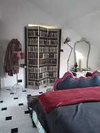 Spacious and Naturally Bright Bomboniera Rooftop Favors Apartment