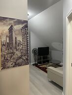 Newly Renovated 2 floor Getaway