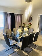 Newly Renovated 2 floor Getaway