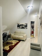 Newly Renovated 2 floor Getaway