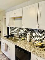 Newly Renovated 2 floor Getaway