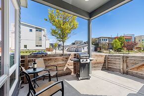 Elegant Oasis - Fireplaces, King Beds, Mtn Views!