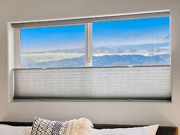 Elegant Oasis - Fireplaces, King Beds, Mtn Views!