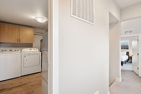 Elegant Oasis - Fireplaces, King Beds, Mtn Views!