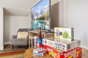 Elegant Oasis - Fireplaces, King Beds, Mtn Views!