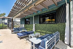 Bliss at Mezzo Pad -Walk to Dine and Shop and Golf-C254