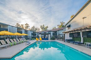 Bliss at Mezzo Pad -Walk to Dine and Shop and Golf-C254