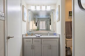 Bliss at Mezzo Pad -Walk to Dine and Shop and Golf-C254