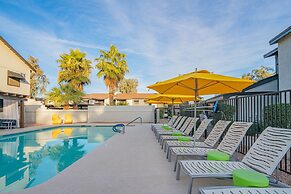 Bliss at Mezzo Pad -Walk to Dine and Shop and Golf-C254