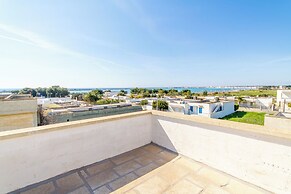 Villa Marzia with garden and near the sea