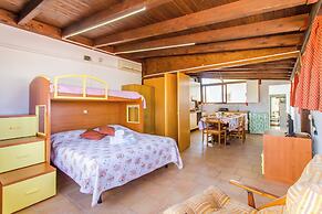 Villa Marzia with garden and near the sea