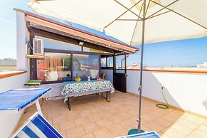 Villa Marzia with garden and near the sea