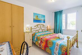 Villa Marzia with garden and near the sea