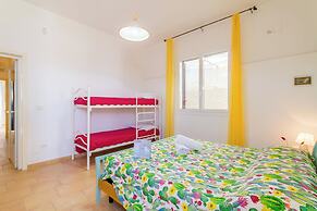 Villa Marzia with garden and near the sea