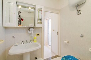 Villa Marzia with garden and near the sea