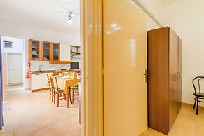 Villa Marzia with garden and near the sea