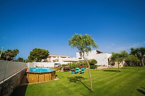 Villa Marzia with garden and near the sea
