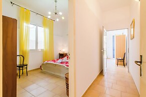 Villa Marzia with garden and near the sea