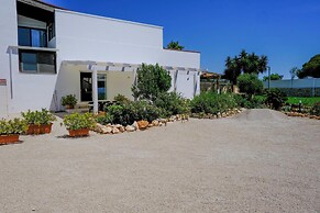 Villa Marzia with garden and near the sea