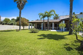 Villa El Capitano with garden and pool