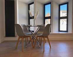 Modern Stylish 2 bedroom 2 Bath Apts.