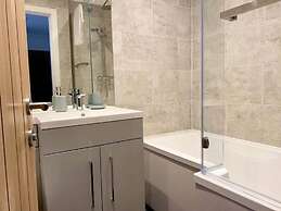 Modern Stylish 2 bedroom 2 Bath Apts.