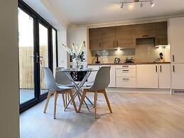 Modern Stylish 2 bedroom 2 Bath Apts.