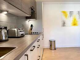 Modern Stylish 2 bedroom 2 Bath Apts.