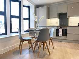 Modern Stylish 2 bedroom 2 Bath Apts.