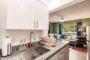 Bnb Hyperion Chic 1BR Haven in Hollywood