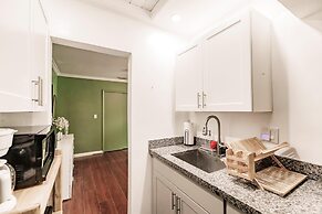 Bnb Hyperion Chic 1BR Haven in Hollywood
