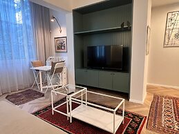 Exquisite Home on Rothschild by FeelHome