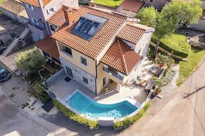 Casa Dika Pool & Lounge