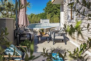 Casa Dika Pool & Lounge
