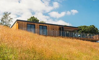 Meadow 2 Bedroom Lodge 7